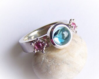 Aquamarin Ring Silber, Größe 57, Weite 18, blauer Cabochon, Rubine, Einzelstück von Unikatmeister