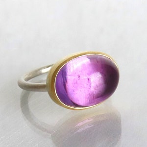 Amethyst cabochon ring made of 750 gold and silver, lilac, large stone image 1