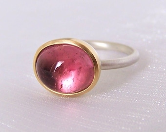 Toermalijn ring gemaakt van 750 goud en zilver, breedte 58, roze ring, roze steen, cabochonring