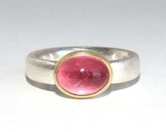 Pink tourmaline ring made of silver and 750 gold, peach tourmaline cabochon, jewelry from the goldsmith, goldsmith jewelry