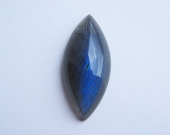 schillernder Labradorit, Navette, 35x15 mm, 25.16 ct Einzelstück von Unikatmeister