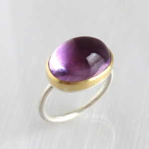 Amethyst cabochon ring made of 750 gold and silver, lilac, large stone image 9