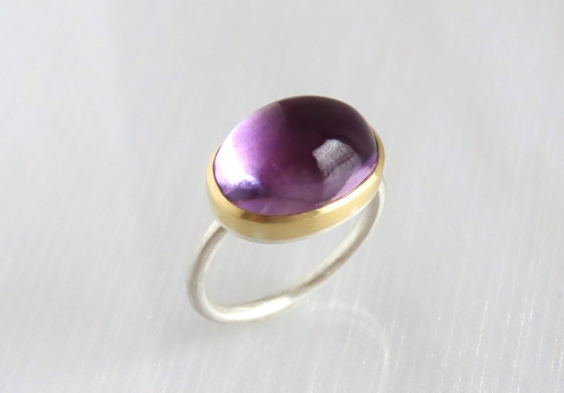 Amethyst cabochon ring made of 750 gold and silver, lilac, large stone image 9