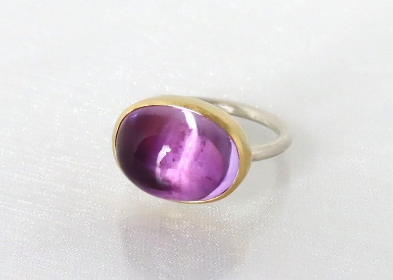 Amethyst cabochon ring made of 750 gold and silver, lilac, large stone image 5