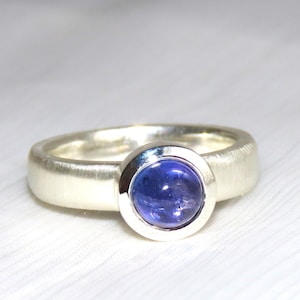 Tanzanite ring in 925 silver, W 60, blue cabochon ring, unique piece of jewelry from a goldsmith, one-of-a-kind jewelry