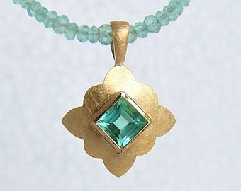 Mintgrüner Turmalin Anhänger 750 Gold mit Apatit Kette, Paraiba Farbe, Ornament Kette, Einzelstück