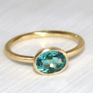 blau grüner Turmalin Ring aus 750 Gold, Weite 56, türkisblau, klassischer Verlobungsring Bild 2