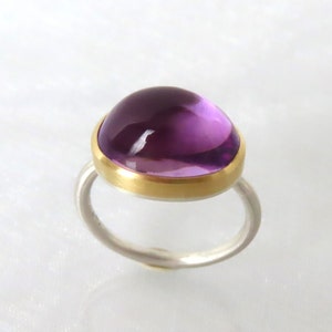 Amethyst cabochon ring made of 750 gold and silver, lilac, large stone image 10