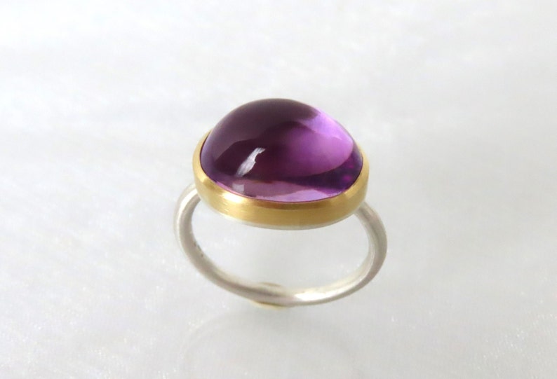 Amethyst cabochon ring made of 750 gold and silver, lilac, large stone image 10