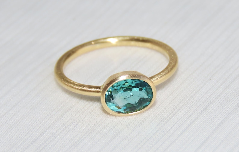 blau grüner Turmalin Ring aus 750 Gold, Weite 56, türkisblau, klassischer Verlobungsring Bild 3