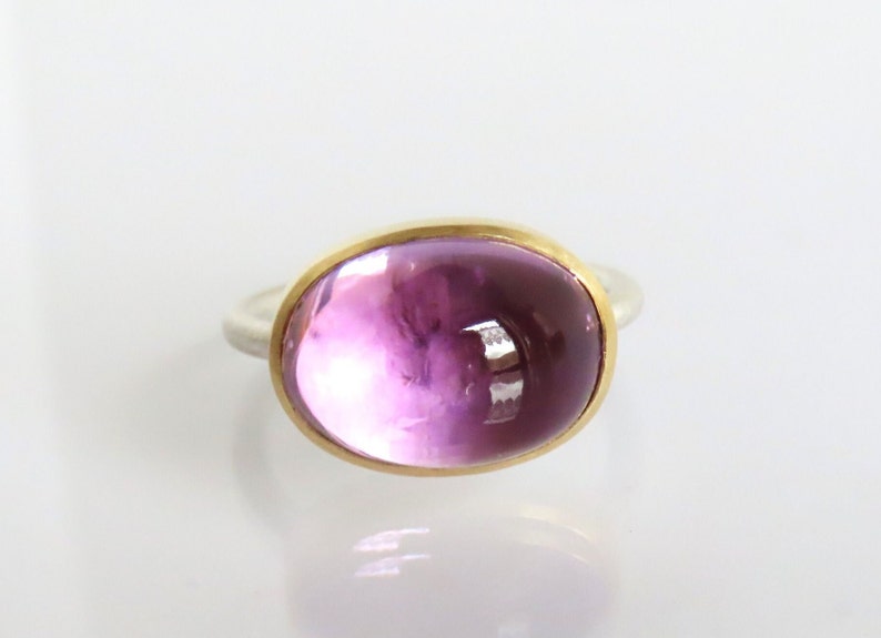 Amethyst cabochon ring made of 750 gold and silver, lilac, large stone image 6