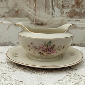 Gravy boat