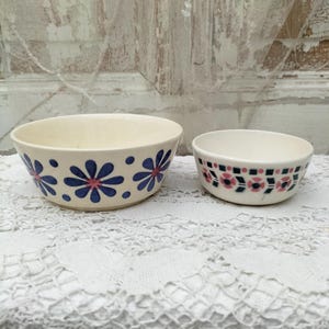 Porcelain bowls, 2 pieces