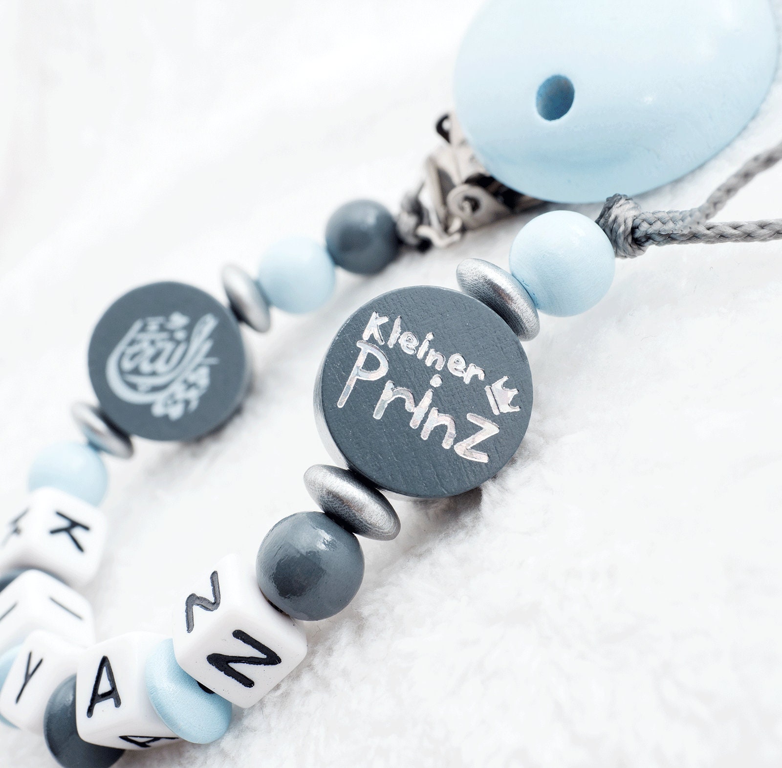 Schnullerkette mit Namen ♥ Junge ♥ Häkelperle & kleiner Prinz ★ Blau Grau Krone