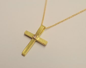 Kreuz aus 750 Gelbgold mit Diamant, Goldkreuz, auch mit Kette erhältlich