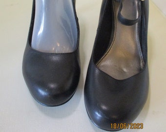 Elegant pumps, Mary Janes, black, 8 cm heel, before 2004, leather