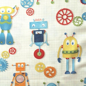 Könnte beinhalten: Ein weißer Stoff mit einem sich wiederholenden Muster aus Robotern und Zahnrädern. Die Roboter sind blau, gelb und orange. Die Zahnräder sind rot, grün und blau.
