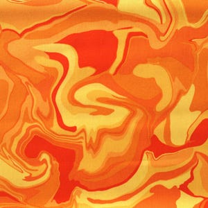 Könnte beinhalten: Abstraktes Gewebe mit einem Wirbelmuster in Orange- und Gelbtönen. Das Design weist einen Marmoreffekt mit fließenden Linien und Farbverläufen auf, wodurch ein dynamisches und strukturiertes Aussehen entsteht. Geeignet für verschiedene Bastelprojekte.