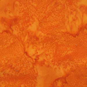 orange marmorerat batiktyg