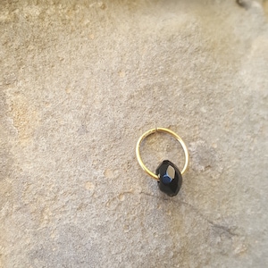 ONYX SEPTUM RING, Gold Septum, Handmade 18-Carat Gold Septum Nose Ring For A Timeless Piece Of Jewelry For A Unique And Elegant Look Bild 1