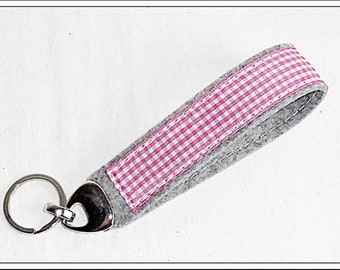 Wool felt keychain grey with check strap