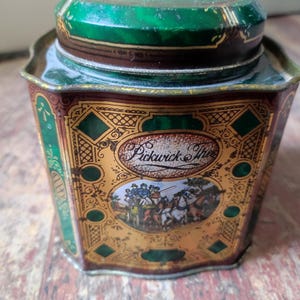 Can patina tea caddy Pickwick vintage tin old can