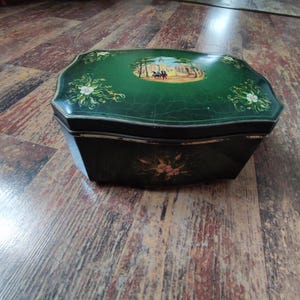 Beautiful tin patina green antique tin, vintage tin, retro storage, collector&#39;s item, nostalgic decoration