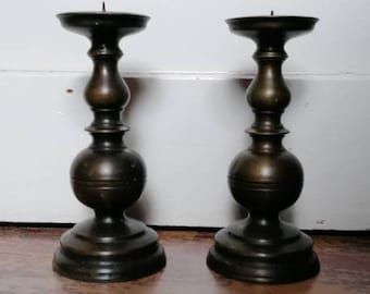 2 iron candlesticks