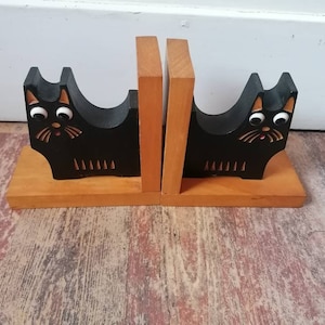 beautiful vintage bookends cat