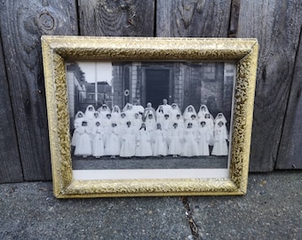 altes Gruppenfoto im Goldrahmen Kommunion