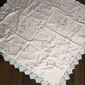 rosas de mantel bordado