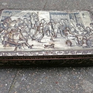 beautiful tin can vintage