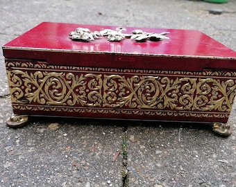 Beautiful box with feet Rose Vintage