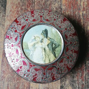 Beautiful tin can vintage