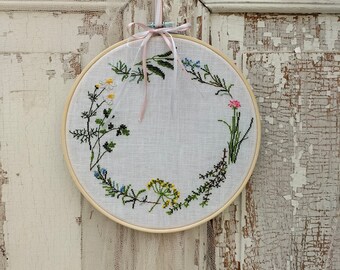 Embroidery picture flower wreath