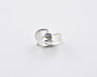 Ring with opal