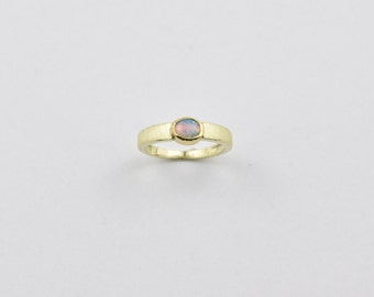 Ring with opal