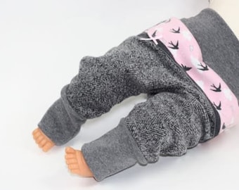 Pumphose Baby / Kind aus kuscheligem Strickstoff mit Schwalben