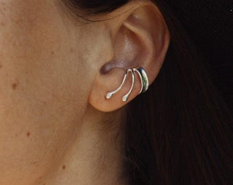 Petite boucle d'oreille argentée SINA