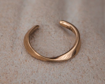 Small gold ear cuff LUISE