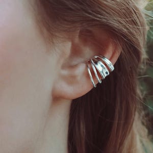 Bestsellerowa nausznica Laurina Gold Vermeil | Owinięta nausznica srebrna | Fałszywy piercing muszli | Wysokiej jakości biżuteria do uszu