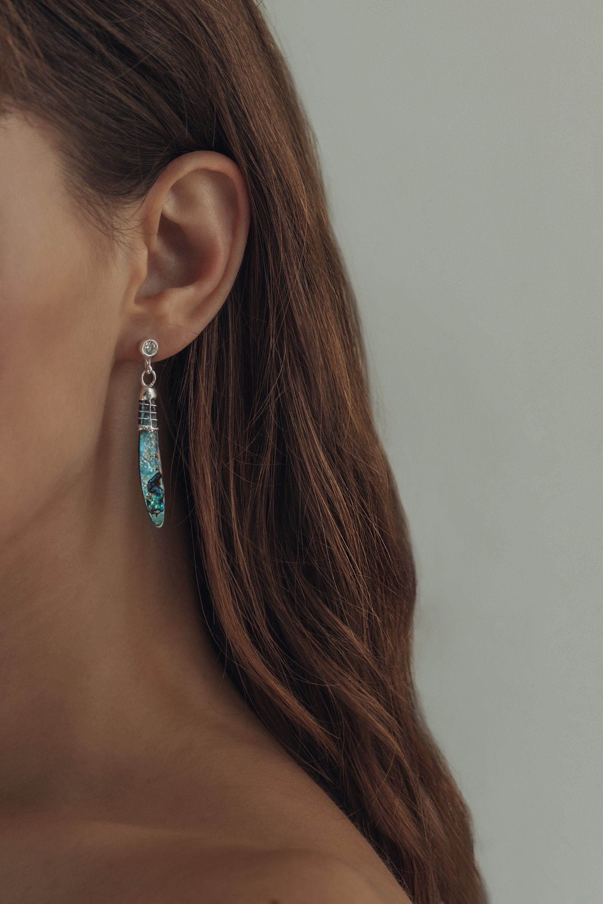 Earrings with mother of pearl pendant