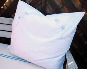 Vintage cushion cover 78 x 78 cm, parade cushion made of pure cotton in white and hand-embroidered light blue and pink flowers.