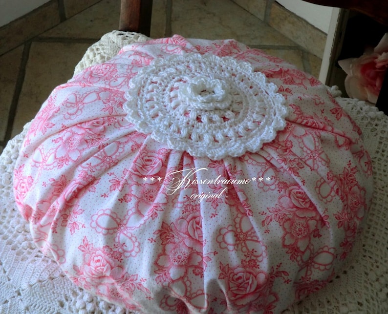 Cushion, round cushion, ruffle cushion made of vintage farmer's fabric with rose pattern & hand-crocheted appliqué. image 5