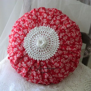 Vintage ruffle pillow, floral pillow, round pillow made of vintage farmhouse fabric with a floral pattern. image 4