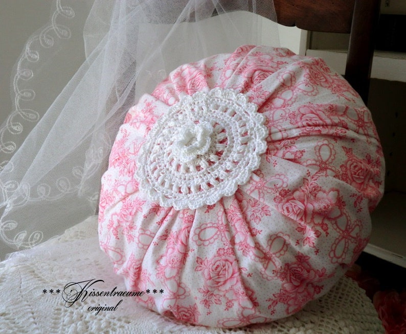 Cushion, round cushion, ruffle cushion made of vintage farmer's fabric with rose pattern & hand-crocheted appliqué. image 9