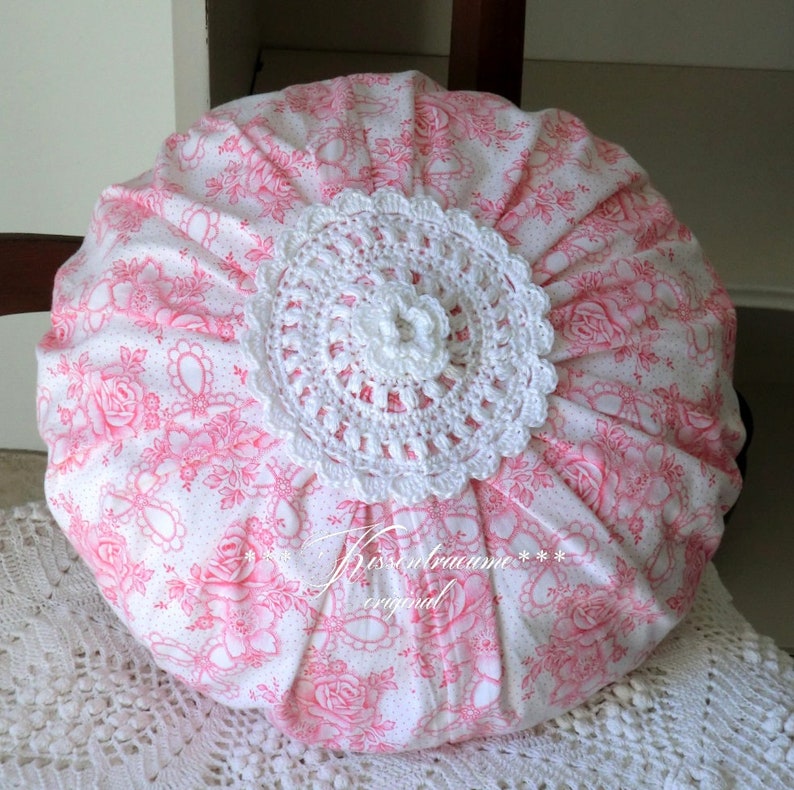 Cushion, round cushion, ruffle cushion made of vintage farmer's fabric with rose pattern & hand-crocheted appliqué. image 3