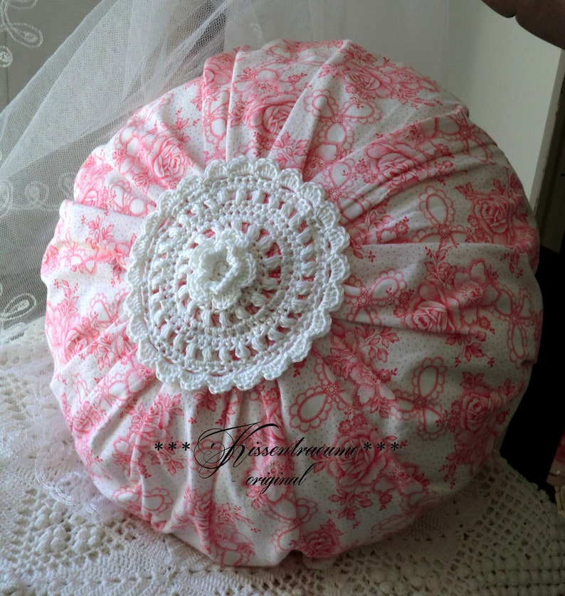 Cushion, round cushion, ruffle cushion made of vintage farmer's fabric with rose pattern & hand-crocheted appliqué. image 7