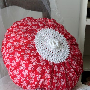 Vintage ruffle pillow, floral pillow, round pillow made of vintage farmhouse fabric with a floral pattern. image 5