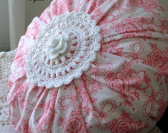 Cushion, round cushion, ruffle cushion made of vintage farmer's fabric with rose pattern & hand-crocheted appliqué.